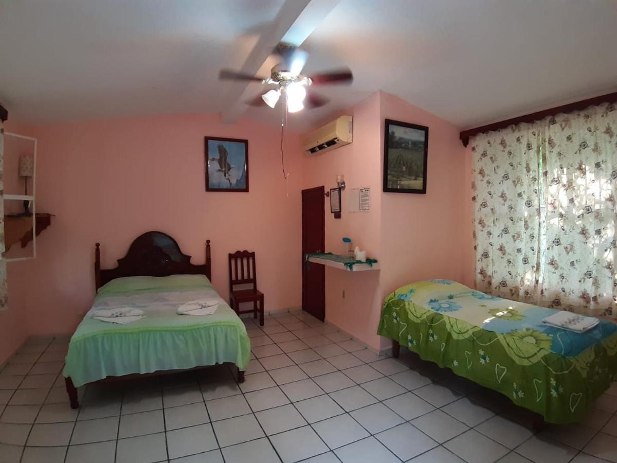 Hotel Cabanas Margarita & Ed Palenque Bagian luar foto
