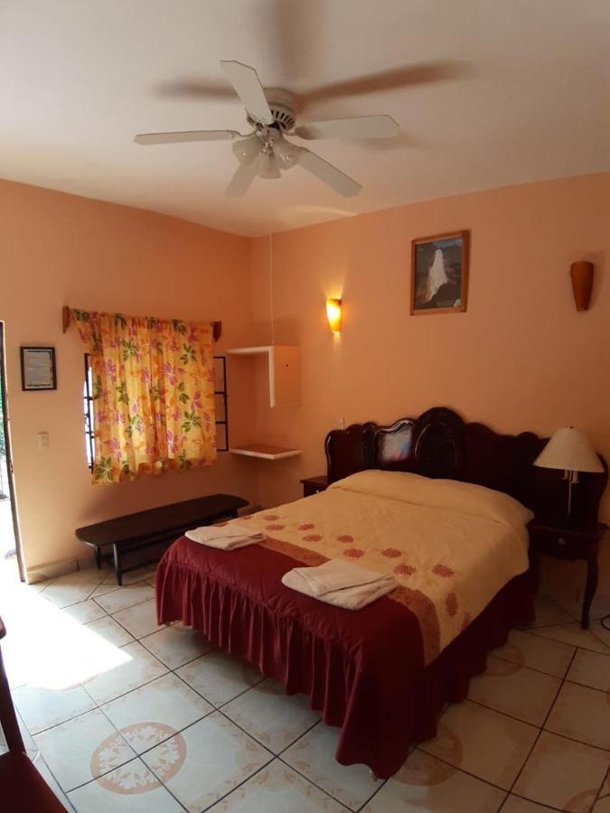Hotel Cabanas Margarita & Ed Palenque Bagian luar foto