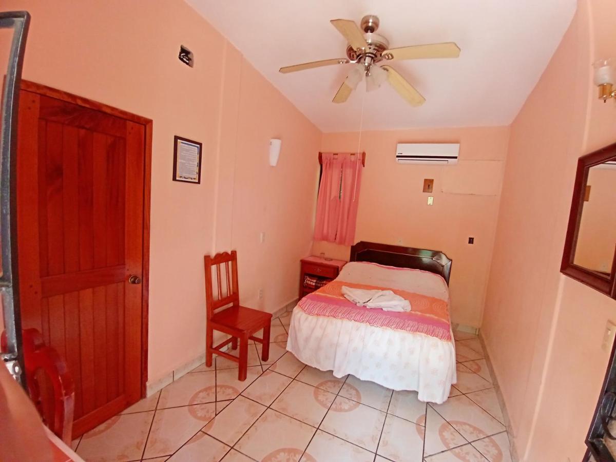 Hotel Cabanas Margarita & Ed Palenque Bagian luar foto